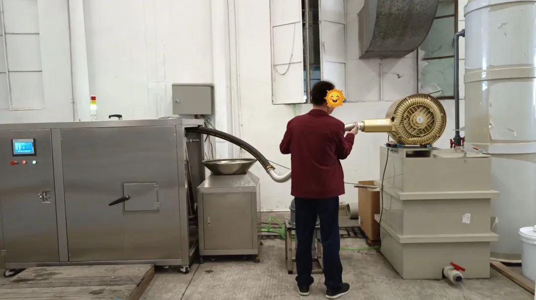 餐廚垃圾處理設(shè)備結(jié)合<a href='/' style='color: blue;' target='_blank'>工業(yè)除臭劑</a>實現(xiàn)系統(tǒng)除臭.jpg 餐廚垃圾處理設(shè)備結(jié)合<a href='/' style='color: blue;' target='_blank'>工業(yè)除臭劑</a>實現(xiàn)系統(tǒng)除臭.jpg