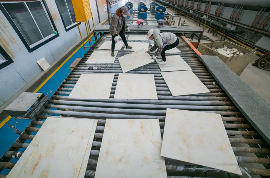 陶瓷廠廢氣惡臭讓人苦不堪言，Dejing的凈?除臭劑幫助企業(yè)達(dá)標(biāo)排放！