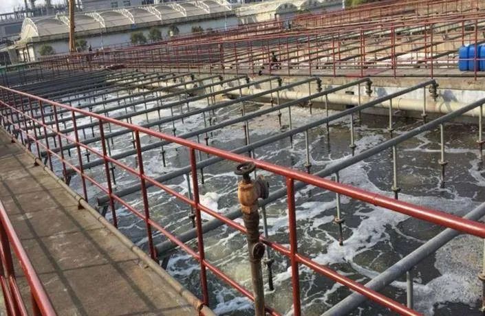 化工廠污水、污泥“臭氣熏天”遭投訴，該如何解決？