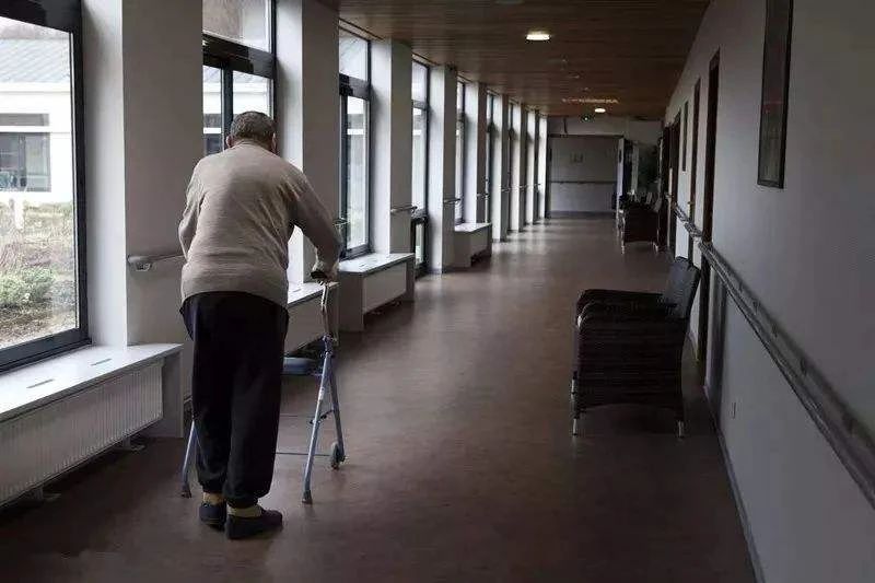 敬老院等服務(wù)機(jī)構(gòu)室內(nèi)空氣異味凈化解決方案.jpg 敬老院等服務(wù)機(jī)構(gòu)室內(nèi)空氣異味凈化解決方案.jpg